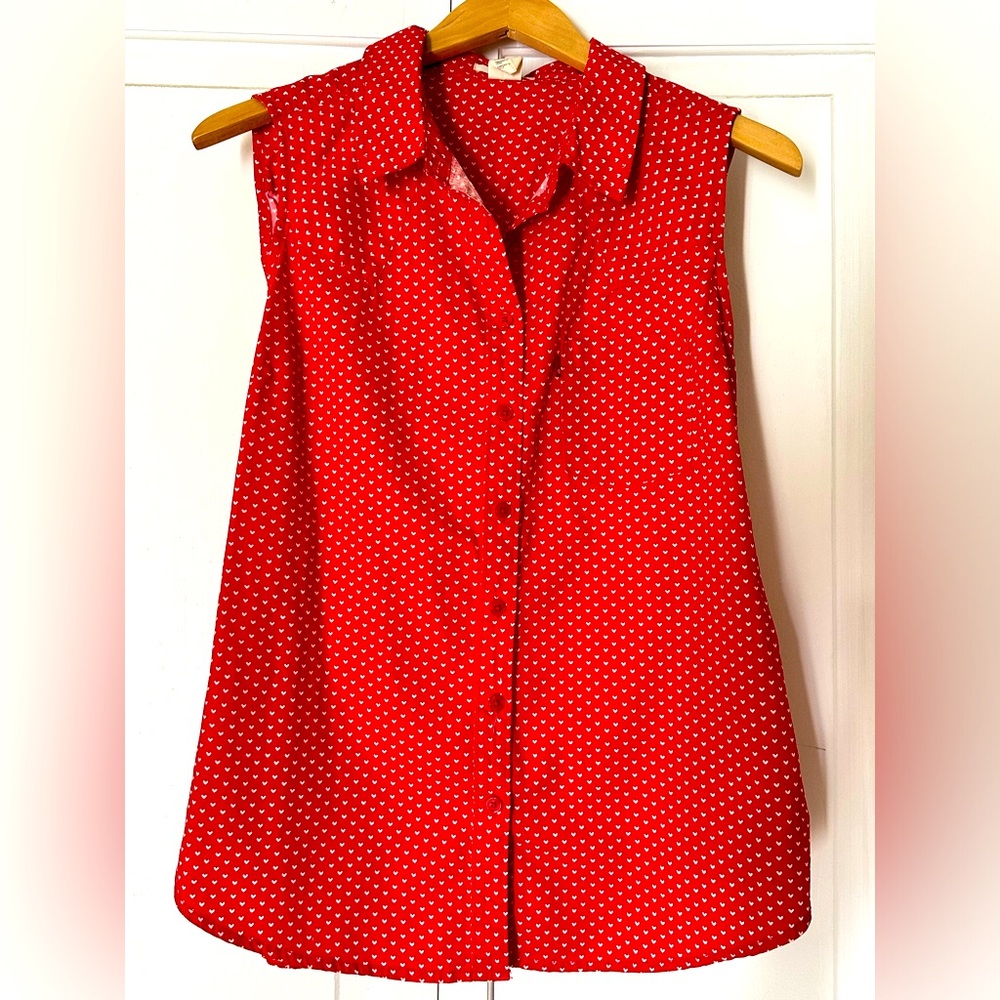 ❤️Levi’s sleeveless heart print button down top